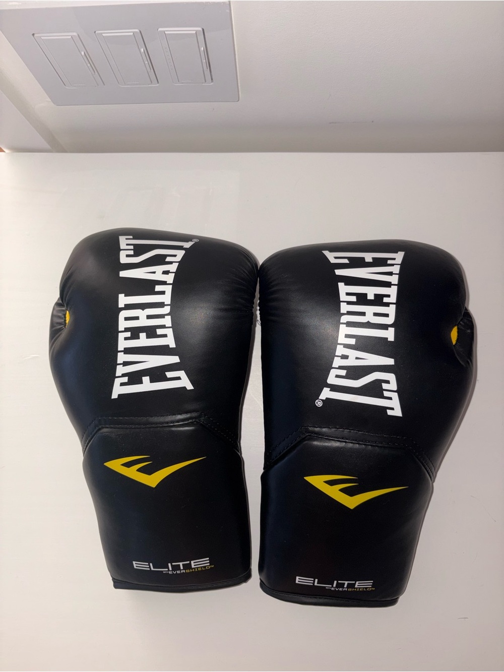 Everlast Black and Yellow Boxing Gloves Elite size XL